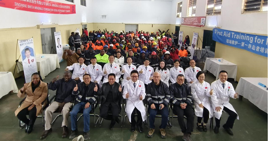 中国第20批援津医疗队在米6体育资源Bikita矿山开展义诊活动